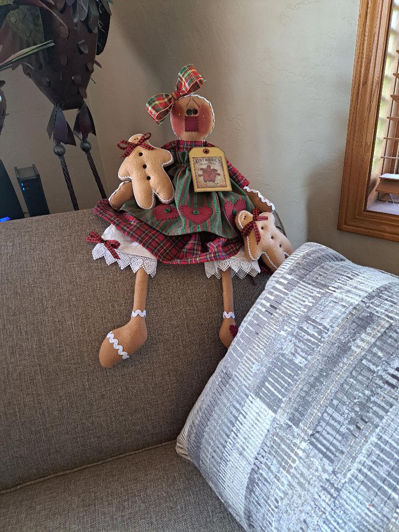 I LOVE GINGERBREAD (FINISHED DOLL)